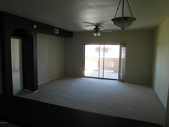 4th image of 920 E Devonshire Ave Unit 4008