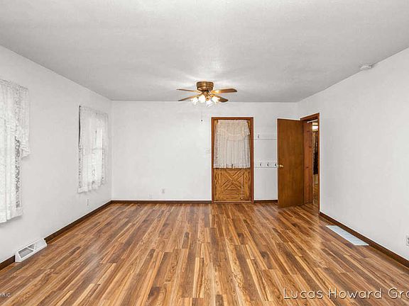 4th image of 1761 S Forest Hills Dr