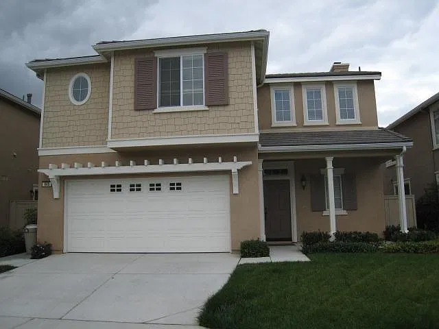 3 bed, 2.5 bath, 2004 sqft, $4,325 — Photo 2