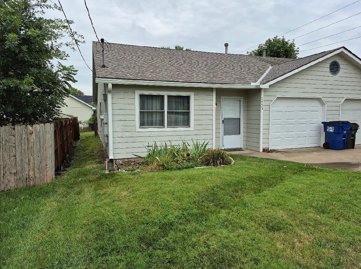 2 bed, 1080 sqft, $1,400 — Photo 2
