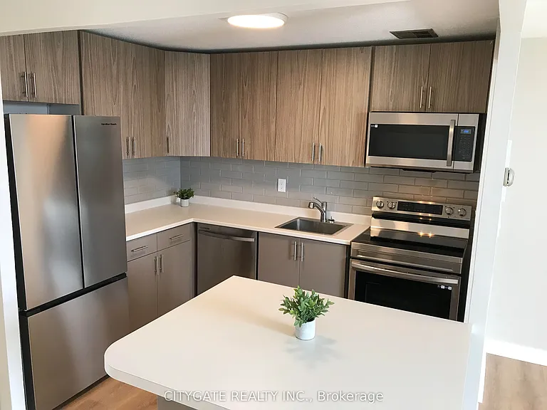 1100 Caven St #Penthouse 10 — Photo 2