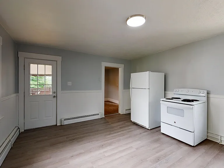 9 Riverbank Ct #C — Photo 2