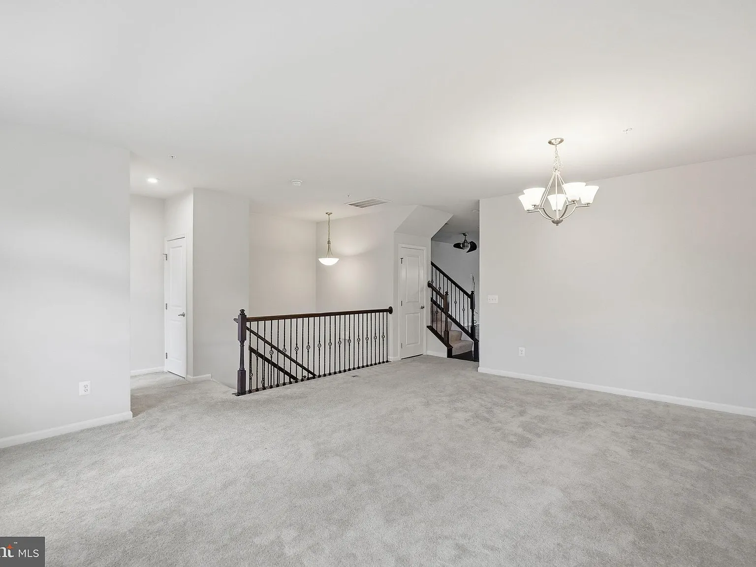 3 bed, 2.5 bath, 2424 sqft, $2,950 — Photo 3