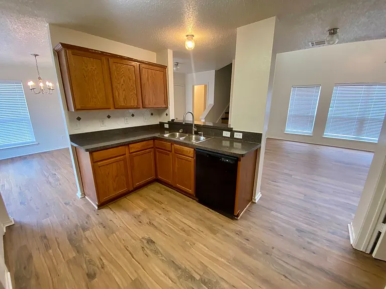 737 Eldorado Dr — Photo 5
