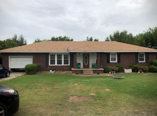 1011 W Park Ave, Checotah, OK 74426