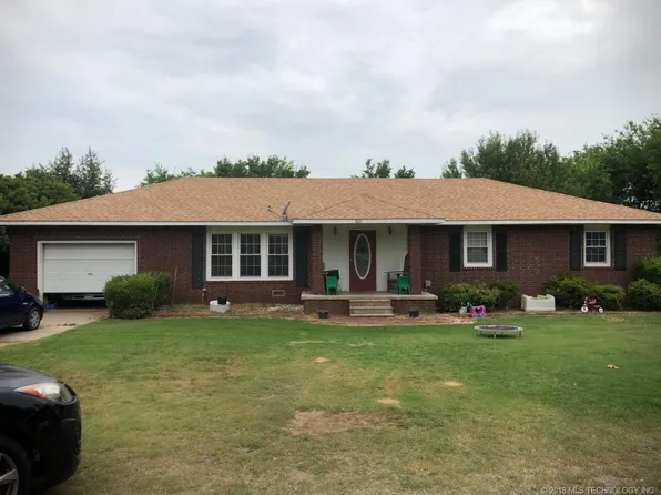 1011 W Park Ave, Checotah, OK 74426