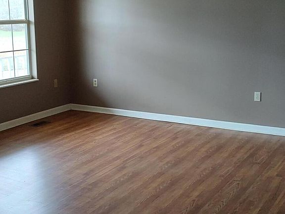 3rd image of 284 McNeil Cir