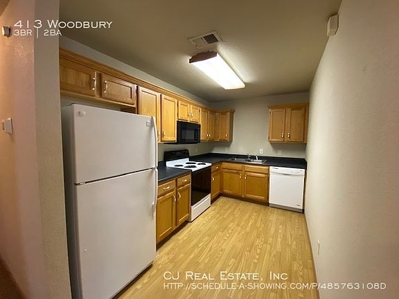 3rd image of 413 NW Woodbury Dr