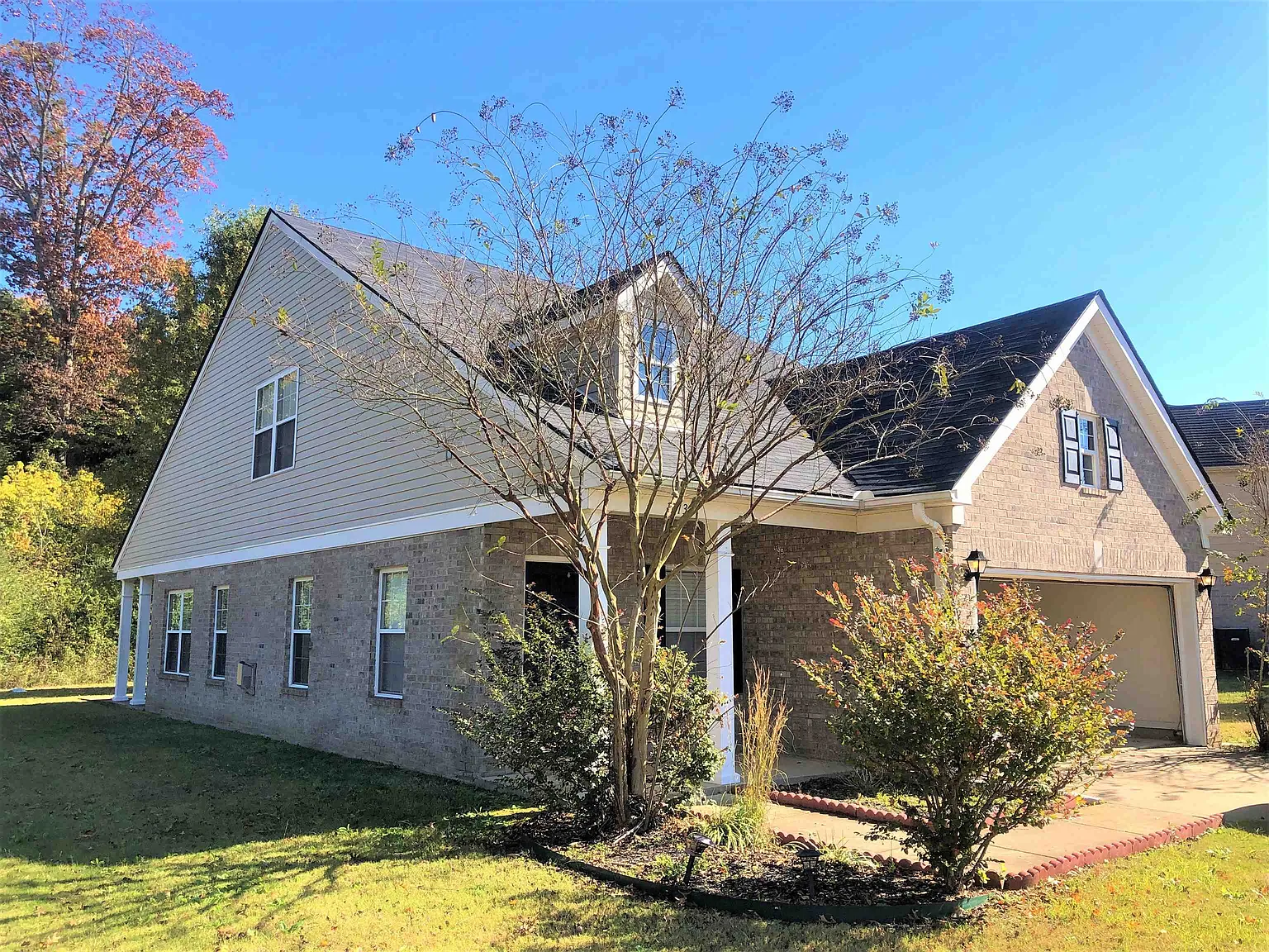 3 bed, 3.0 bath, 1862 sqft, $1,900 — Photo 2