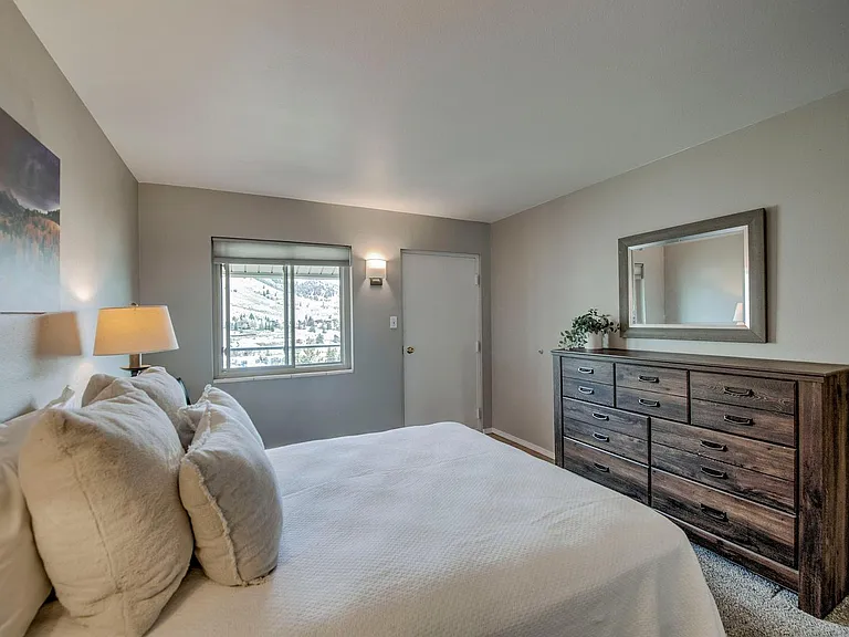 370 E La Bonte St #B — Photo 24