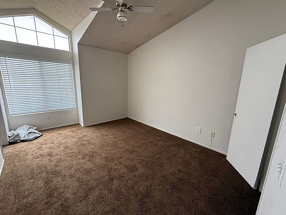 4th image of 15191 Farmington Ct