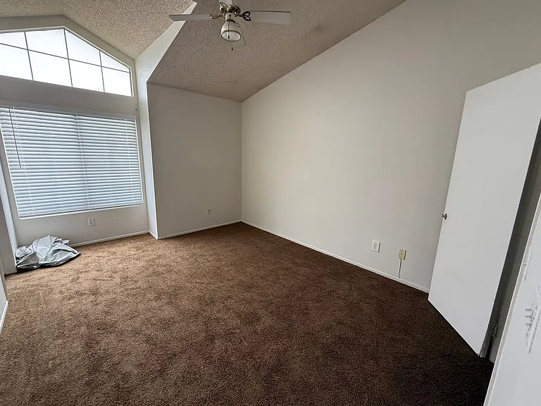 15191 Farmington Ct — Photo 4