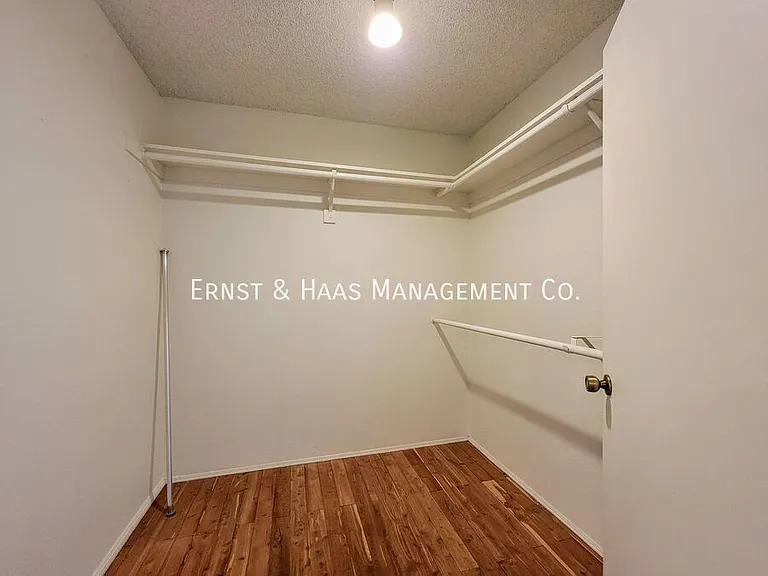 2755 E Hill St — Photo 22