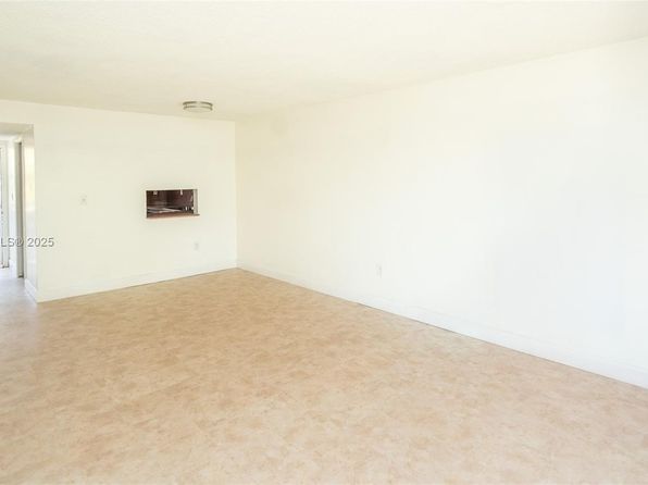1850 NE 169th St APT 209