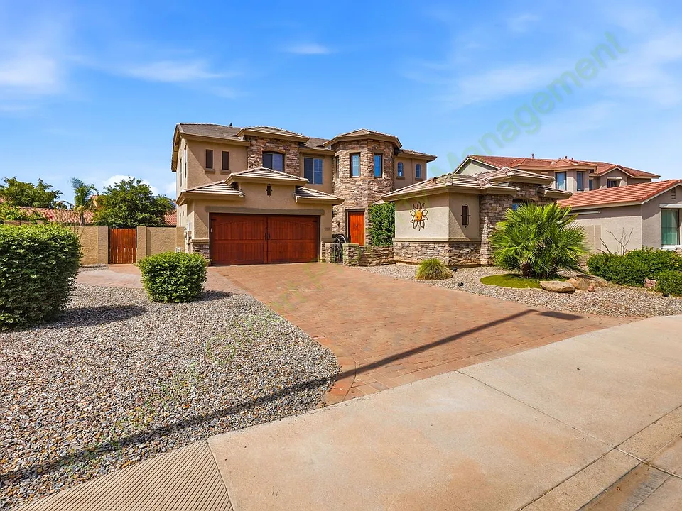 3829 E Packard Dr