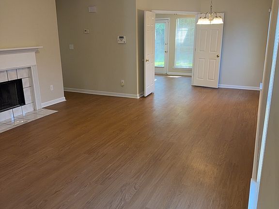 3rd image of 1619 Meadow Oak Ct