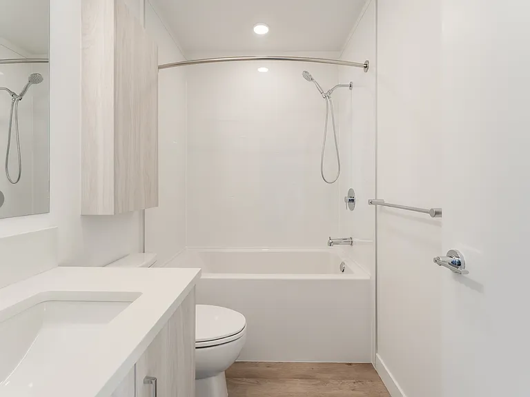 2762 Lonsdale Ave — Photo 58