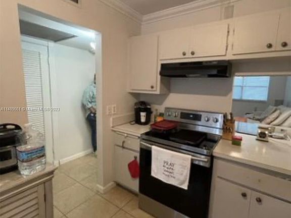 5th image of 2223 Park Ln APT 205