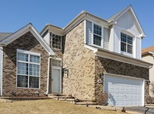 102 Emerald Dr, Streamwood, IL