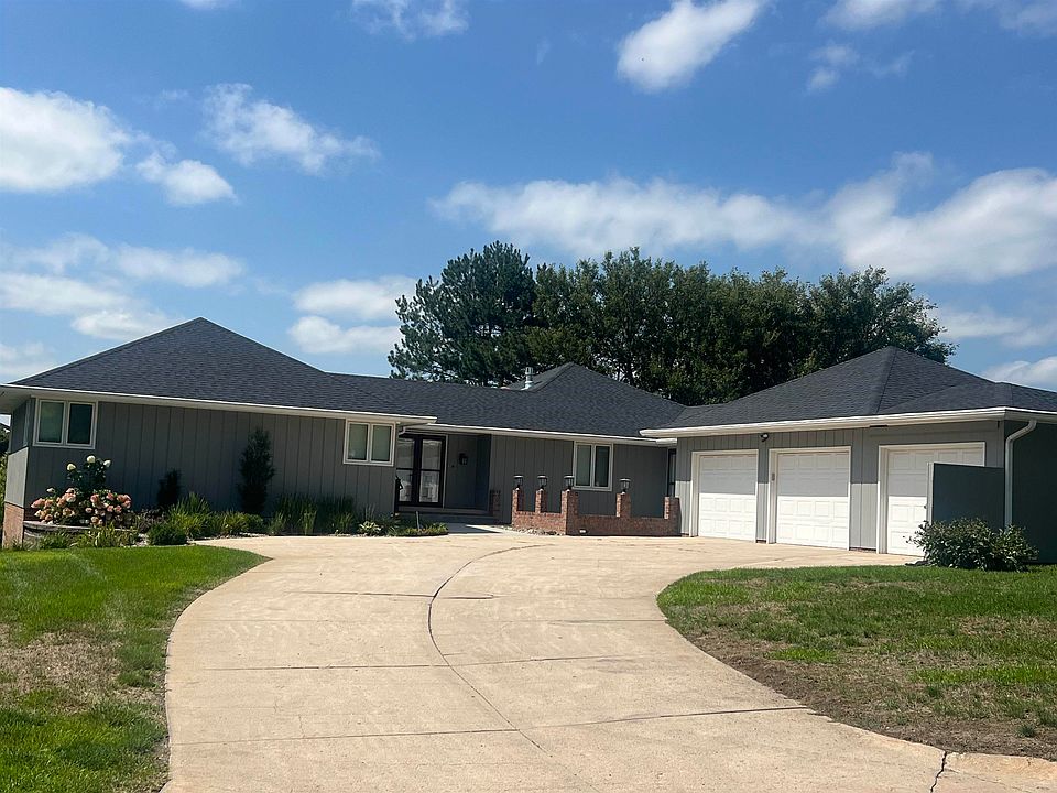 1st image of 405 Ridgeway Dr