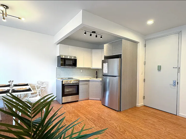 452 Lafayette Ave #4R — Photo 4
