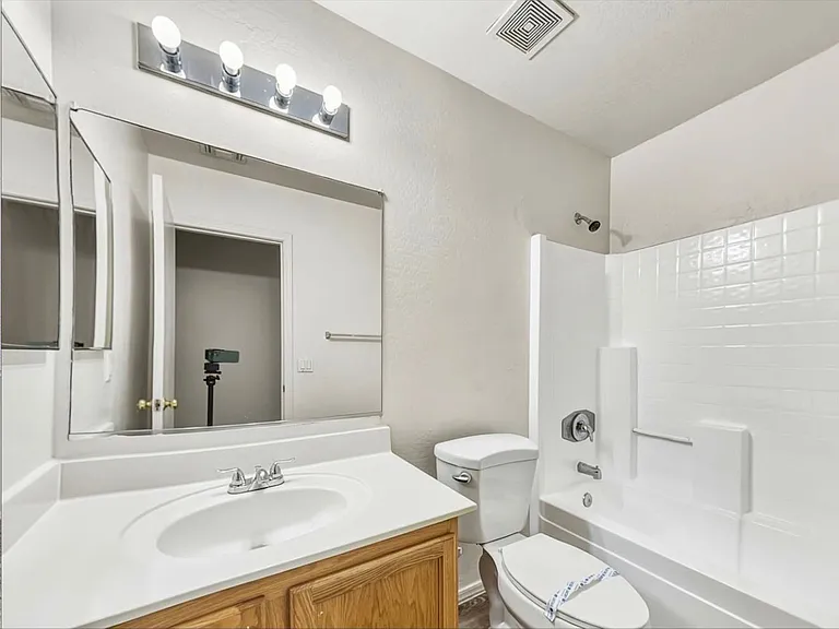 6040 W Southgate Ave — Photo 5
