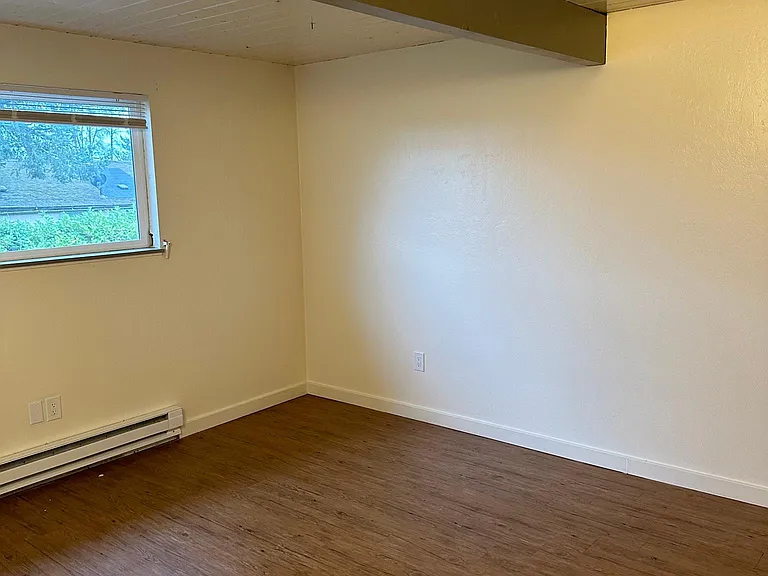 2460 SW Pickford St #4 — Photo 4
