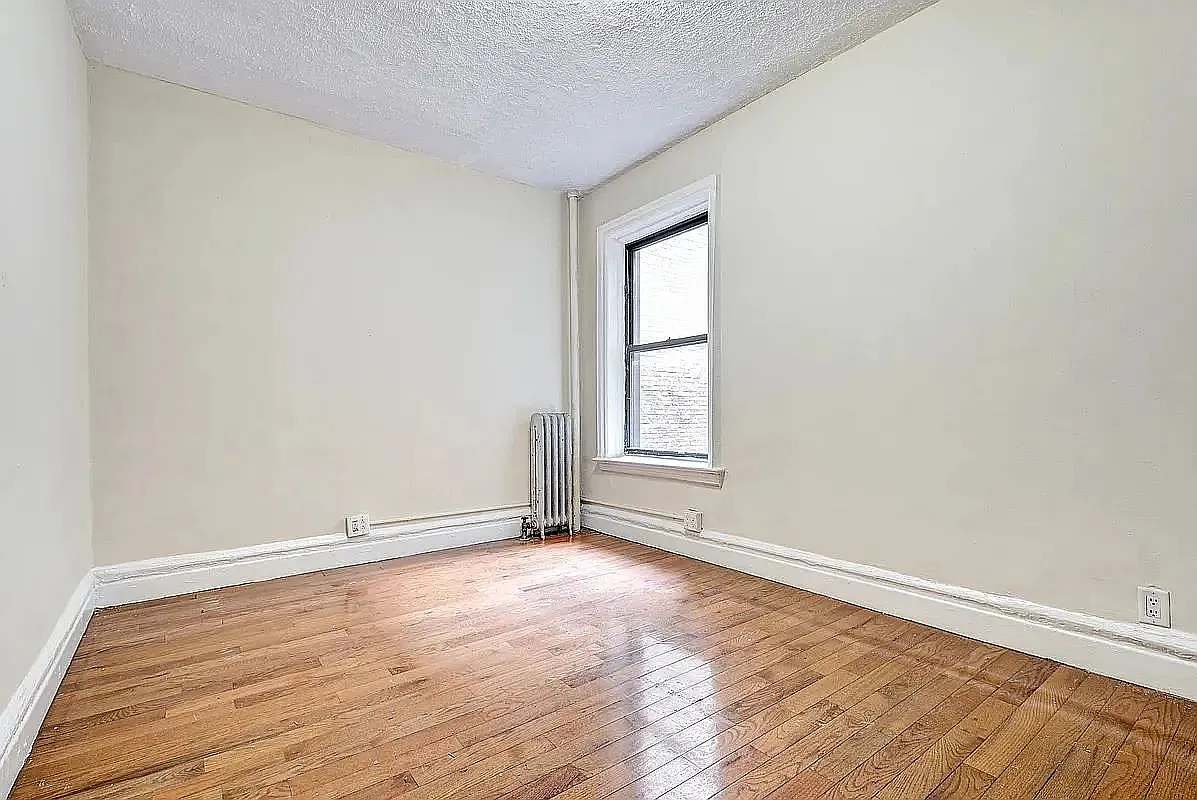 Building Photo - 516 W 188th St #24