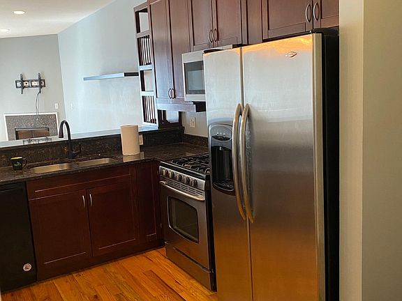 3rd image of 4616 N Kenmore Ave APT 205