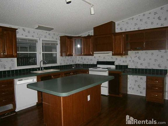 5th image of 1206 Chaparral Dr