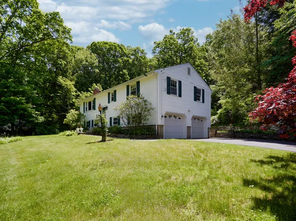 23 Old Lantern Road, Danbury, CT 06810