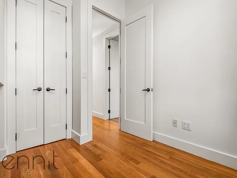 638 Wilson Ave #2L — Photo 8