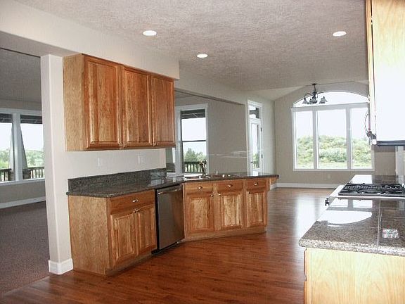 Granite counters, cathedral windows.