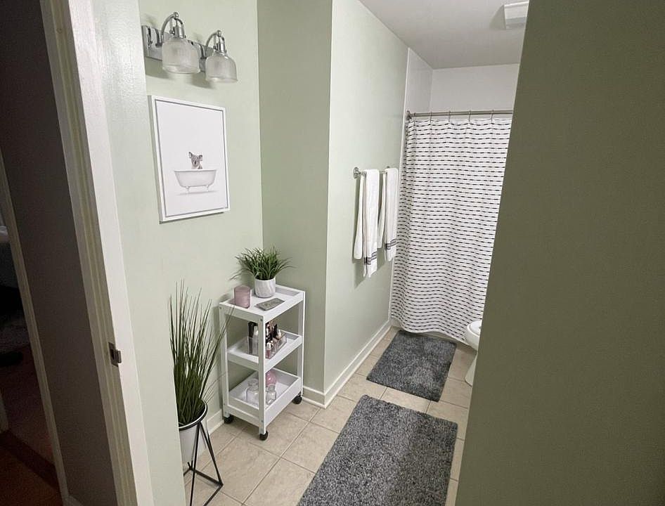 1st image of 1041 W Ogden Ave APT 321