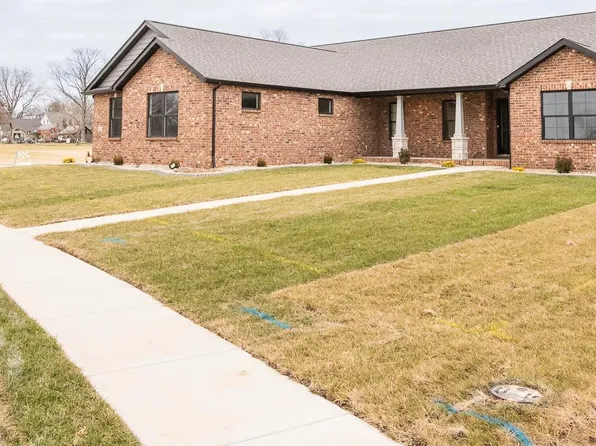 1229 Winding Oaks Ln, Mascoutah, IL 62258