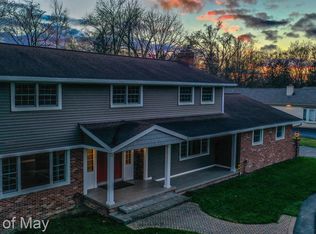 4511 Lakeview Ct, Bloomfield Hills, MI 48301
