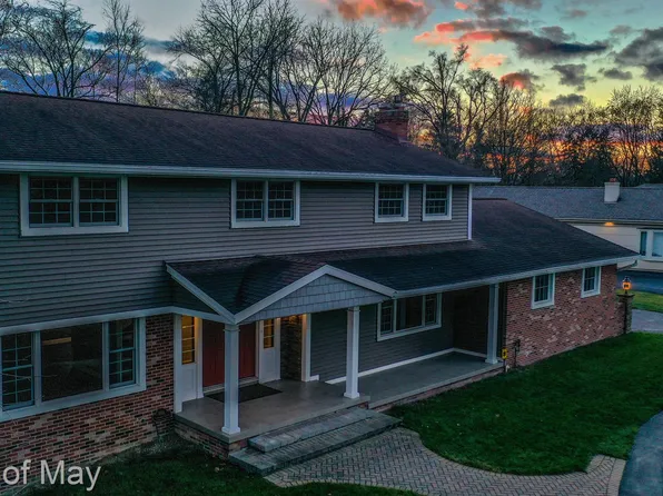 4511 Lakeview Ct, Bloomfield Hills, MI 48301