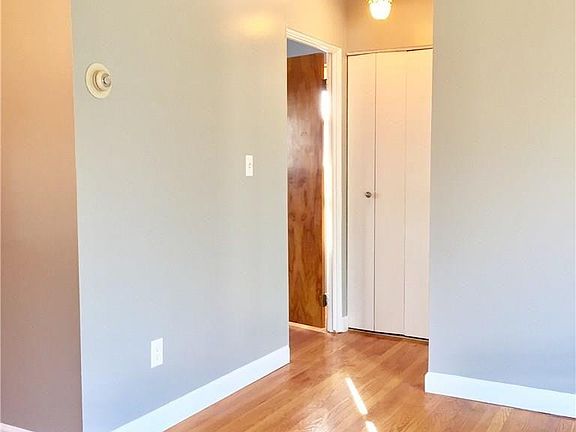 4th image of 3210 Shenandoah Dr #13