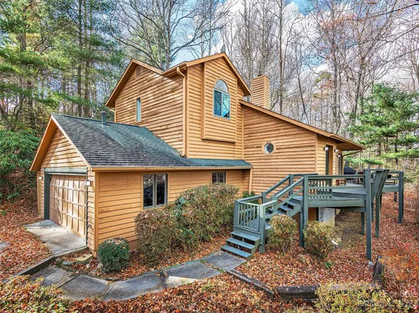 130 Pine Hill Dr, Horse Shoe, NC 28742