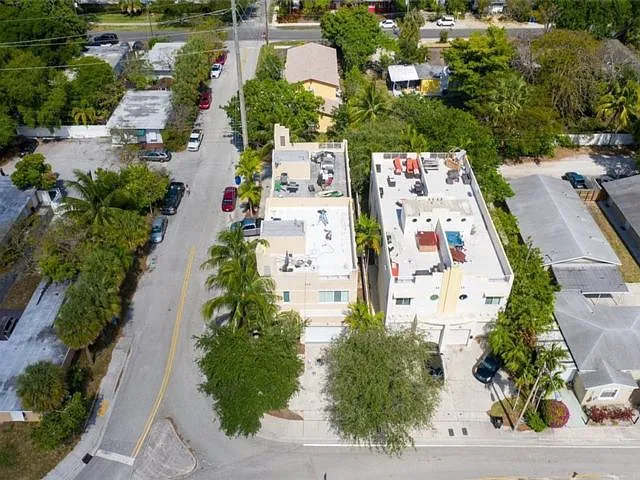 3 bed, 3.0 bath, $4,995 — Photo 3