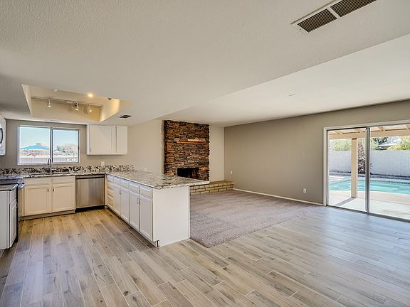 4th image of 4843 W Diana Ave