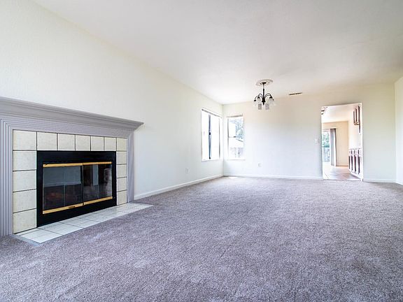 4th image of 981 B St