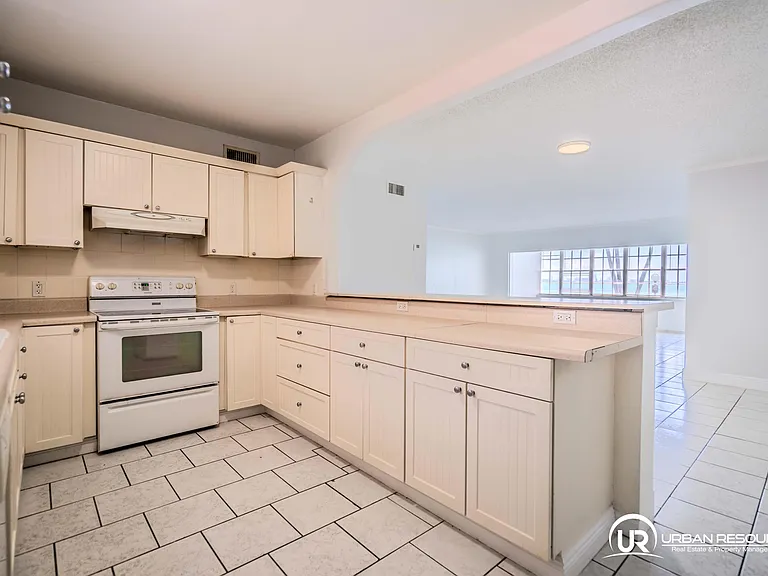 1940 Bay Dr #11 — Photo 19