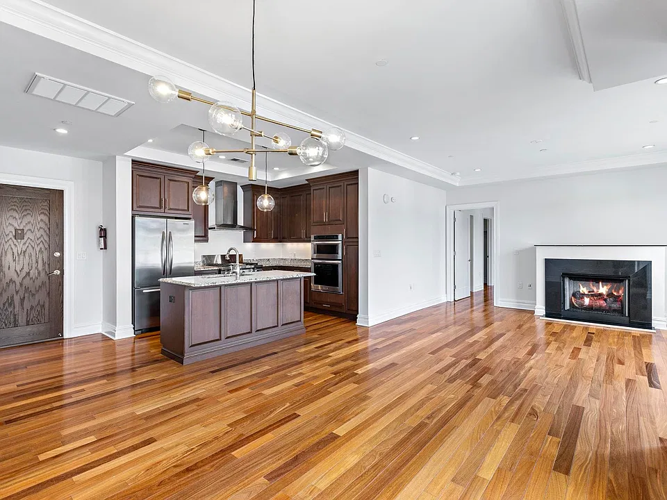 250 Henley Pl #411