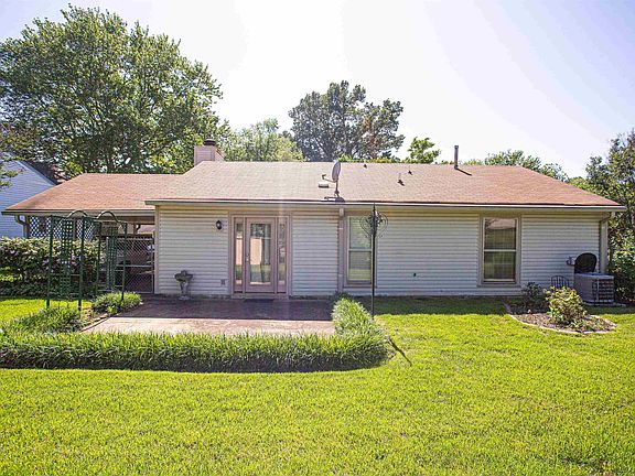 2nd image of 2766 Lakeside Dr