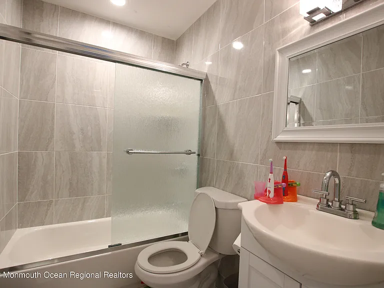 142 Delaware Ave — Photo 8