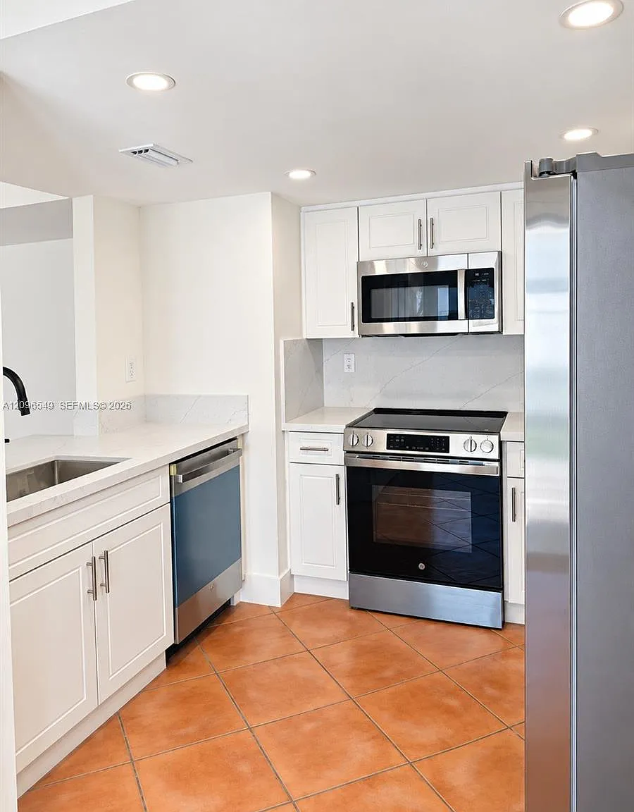 Gables Point Iii Condo — Photo 4