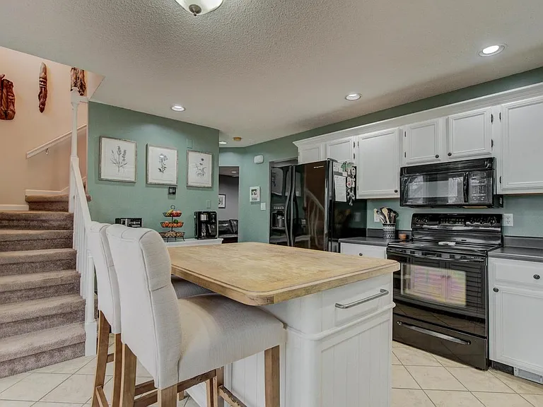5804 Shelley Dr — Photo 10