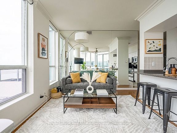5th image of 230 Queens Quay W #2811