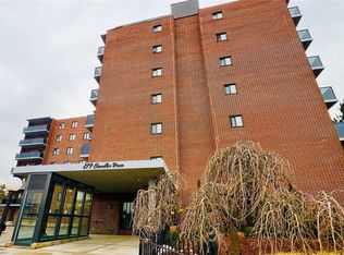 279 Chandler Dr #102, Kitchener, ON N2E1X6